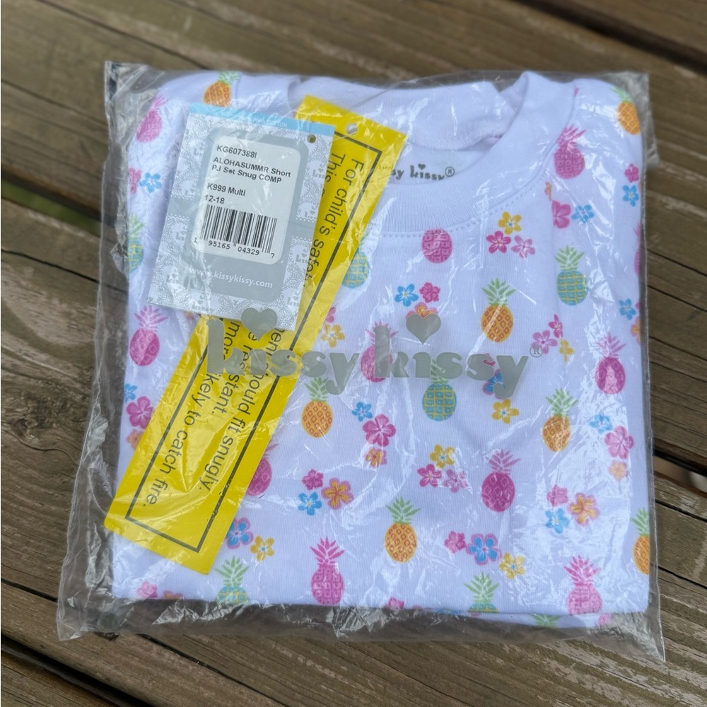 Kissy Kissy Pajamas set ( short ) size 12-18 months